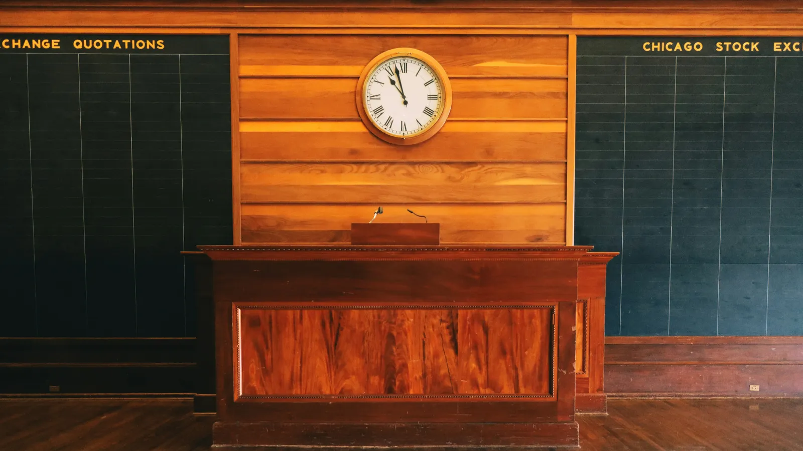 Formal financial trading floor, representing financial-sector interpreting