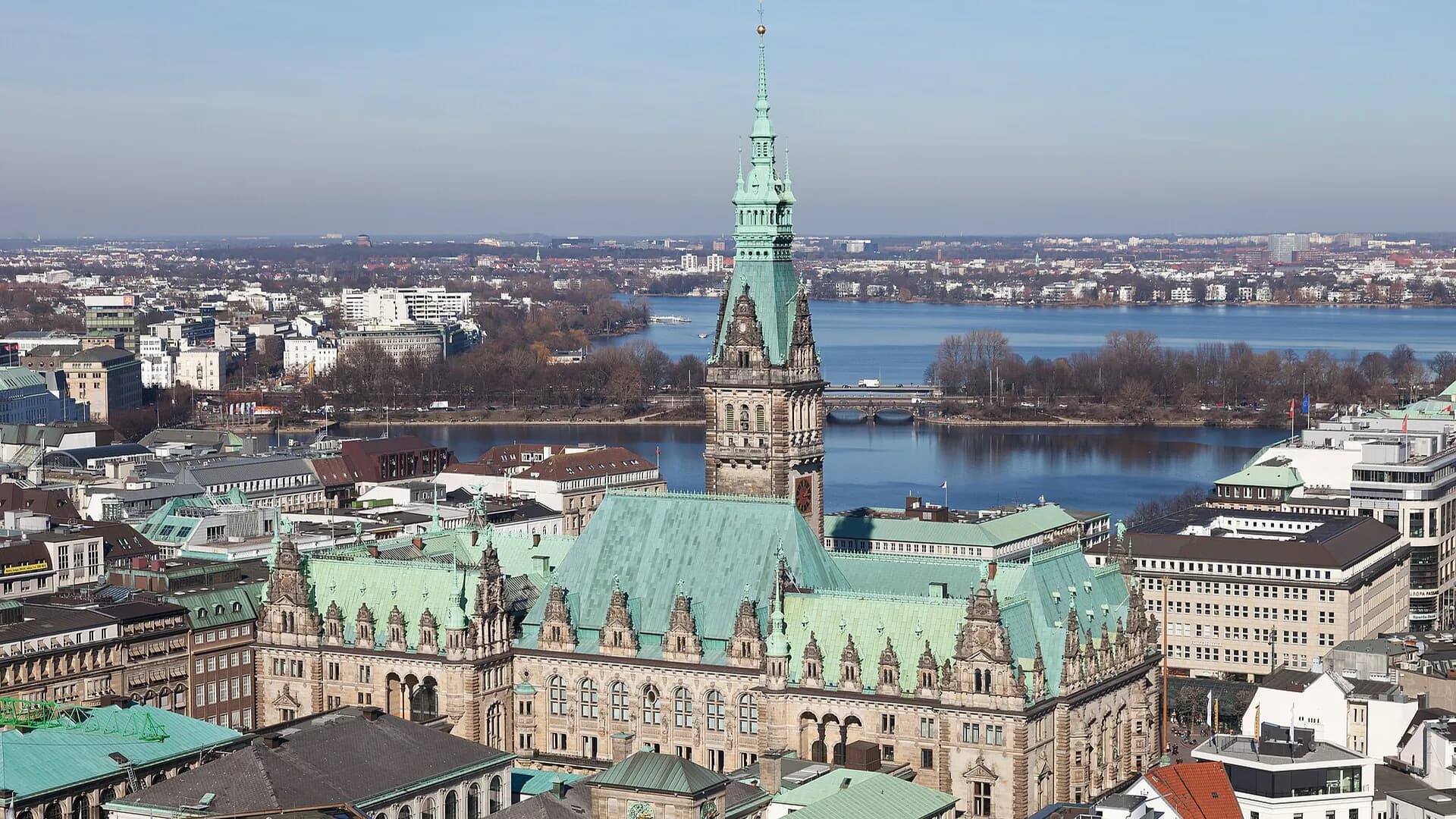 Hamburg city hall (Rathaus) and the Alster seen from above