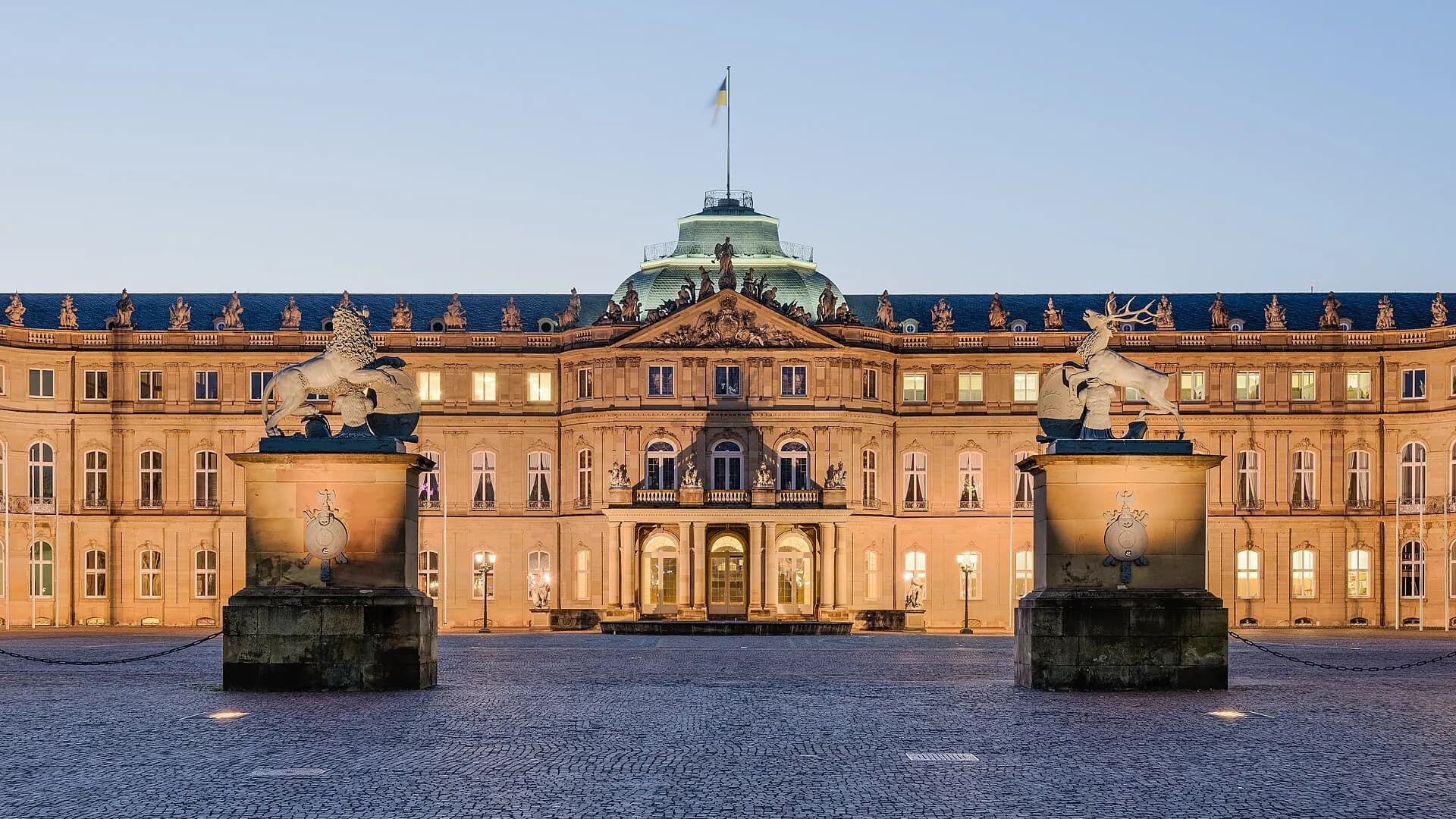 Neues Schloss and Schlossplatz in central Stuttgart at dusk