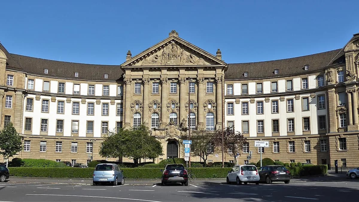 Oberlandesgericht Köln building on Reichenspergerplatz