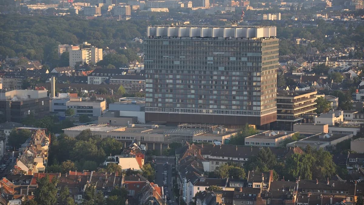 Aerial view of the Uniklinik Köln hospital tower