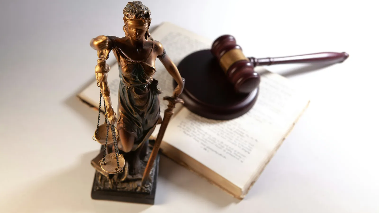 Scales of justice and a gavel, representing court interpreting