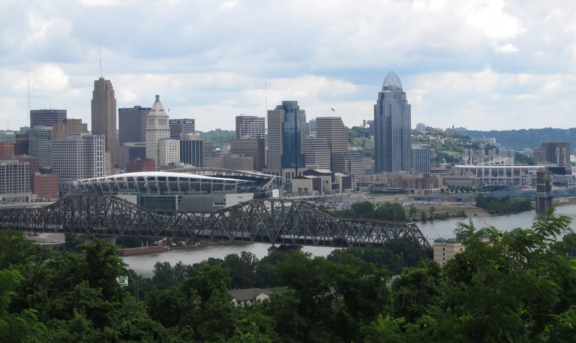 Cincinnati skyline viewed from Devou Park