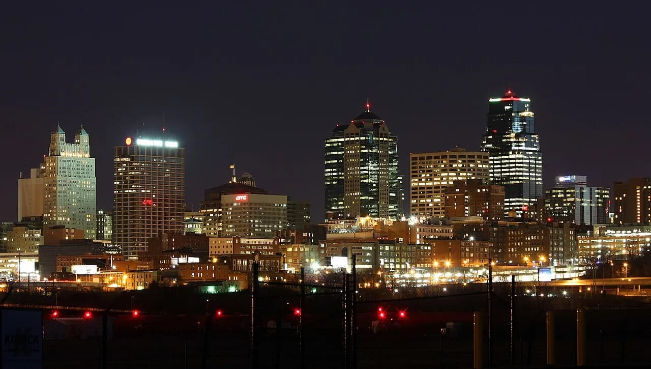 Kansas City, Missouri skyline at night