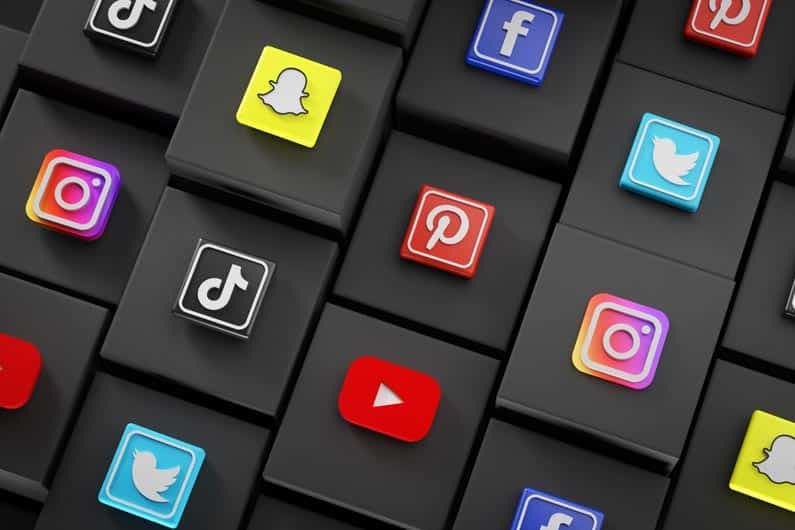 multilingual presence on social media